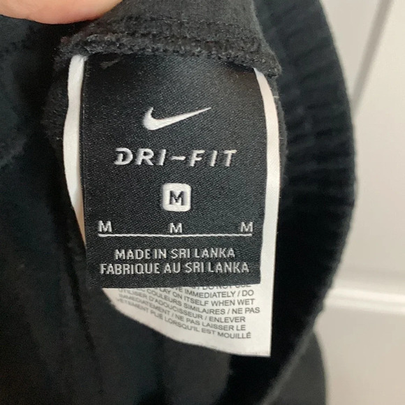 EUC women’s NIKE DRI-FIT pullon black cropped pants size medium - Picture 7 of 8